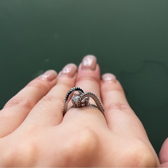 Charmed Aroma | Size 7 Ring - Picture 5 of 8